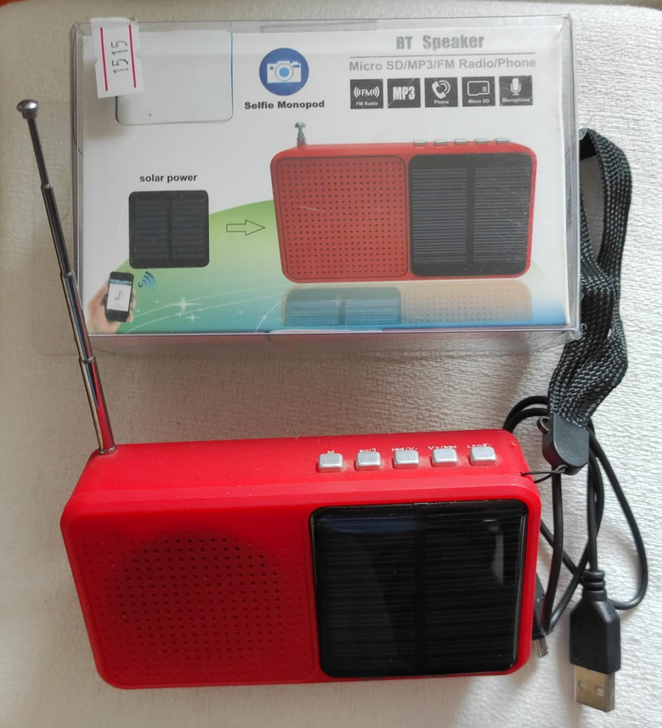 PARLANTE BT PORTATIL ch-101 KP-225BT CON PANEL SOLAR, LINTERNA LED ,BATERÍA RECARGABLE Y TAMBIÉN PILAS COMUNES