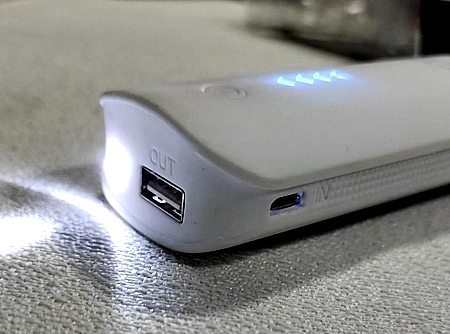 POWER BANK SMART 3000MA CON LINTERNA Y CABLE MICRO-USB - Imagen 4
