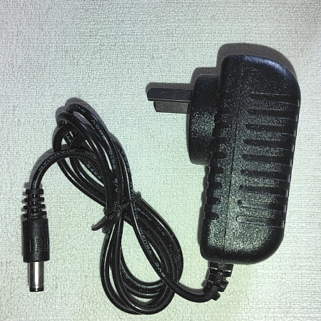 FUENTE DE 12V 2A SUONO A TOMA DE 220V DE PARED