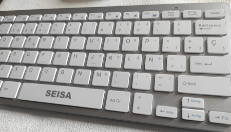 TECLADO INALÁMBRICO CON MOUSE (KIT) SEISA DN-H263 ANTIDERRAME - CONEXIÓN INTELIGENTE - - Imagen 2