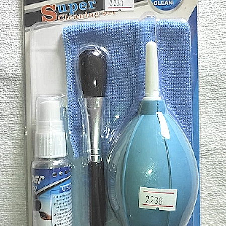 KIT DE LIMPIEZA CON MICROFIBRA, PAÑO SUPER SUAVE, LÍQUIDO DE LIMPIEZA, CEPILLO DE CERDA SUAVE Y PERA SOPLADORA CON PICO, ESPECIAL ÓPTICA Y ELECTRÓNICA